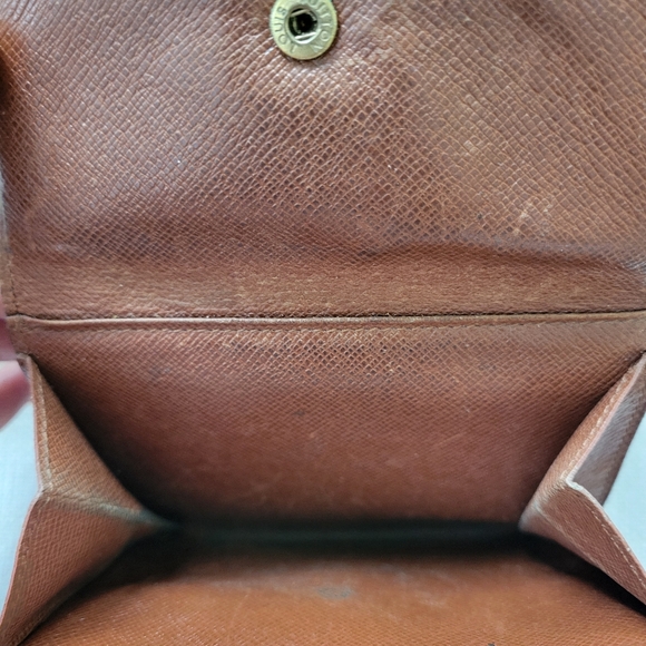 Flaw - Louis Vuitton Wallet - Elise - Picture 5 of 5